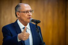 alckmin-diz-que-incentivo-gerou-venda-de-125-mil-veiculos-e-descarta-renovacao-de-programa