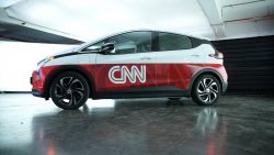 cnn-brasil-fecha-parceria-inedita-com-gm-e-tera-frota-de-carros-100%-eletricos