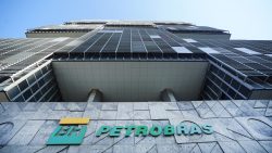 petrobras-anuncia-reducao-de-r$-0,12-na-gasolina-e-aumento-de-r$-0,25-no-diesel