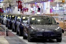 tesla-faz-recall-de 2-milhoes-de-veiculos-nos-eua-por-sistema-de-piloto-automatico