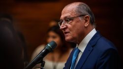 incentivo-para-compra-de-carros-vai-valer-ate-juros-cairem,-diz-alckmin