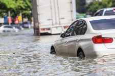 alagamento,-inundacao-e-queda-de-arvore:-saiba-se-o-seu-seguro-auto-cobre-danos-causados-pela-chuva