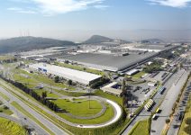 dona-da-fiat-e-da-jeep-anuncia-investimento-de-r$-14-bilhoes-em-betim-e-expansao-da-linha-de-motores