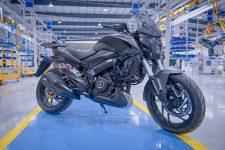 conheca-a-bajaj,-gigante-indiana-que-vai-produzir-20-mil-motos-por-ano-no-brasil