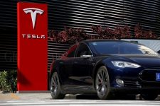 tesla-faz-recall-de-mais-de-1,8-milhao-de-veiculos-nos-eua-por-problema-em-software-no-capo